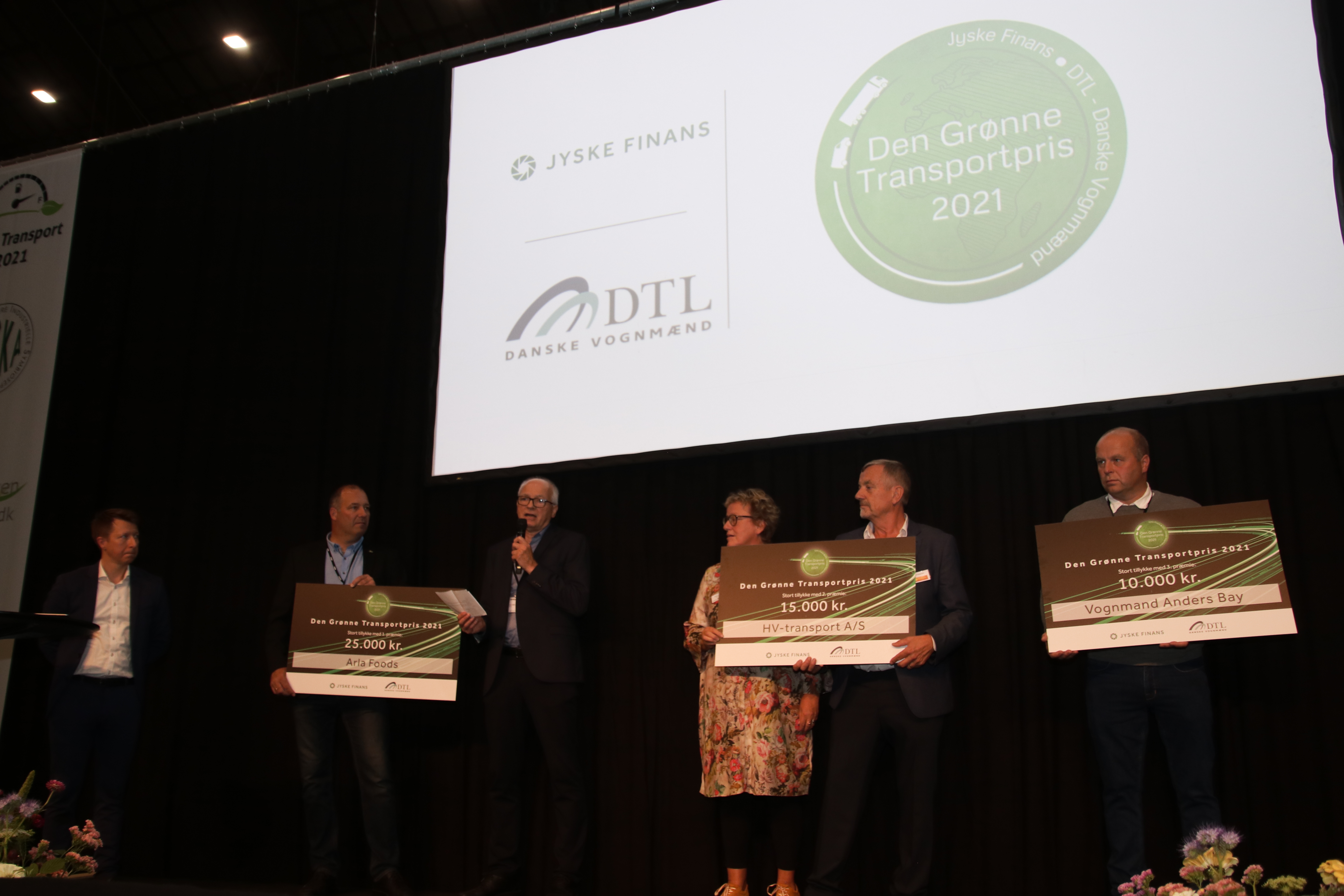 På billedet ses de tre vindere af Den Grønne Transportpris, som blev uddelt på Transportmessen 2021